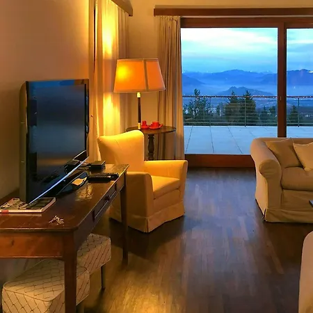 With Pool Overlooking Maggiore Casa vacanze *