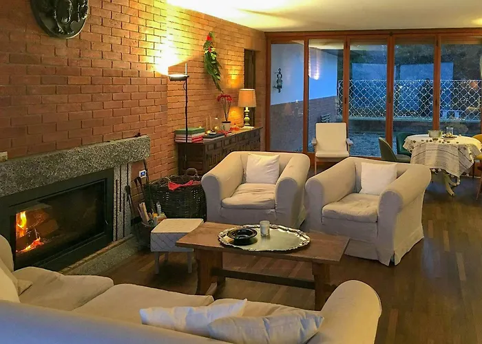 Tatil Evi With Pool Overlooking Maggiore