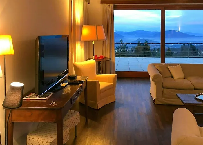 With Pool Overlooking Maggiore Tatil Evi *