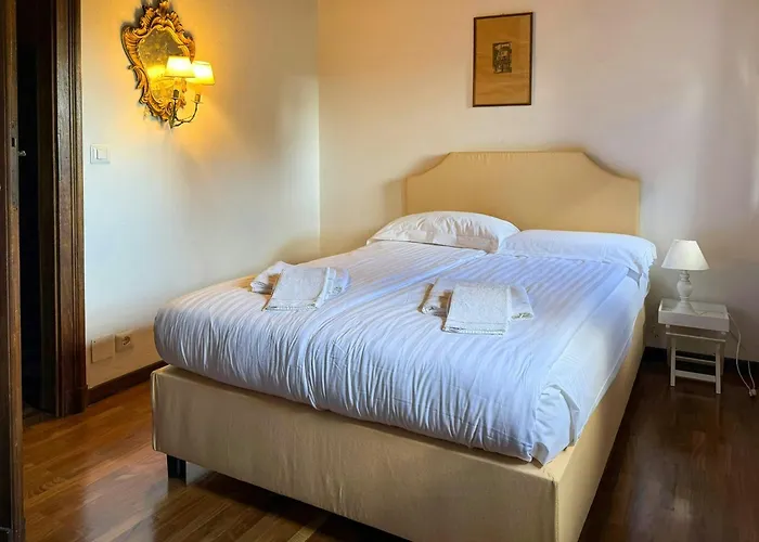 With Pool Overlooking Maggiore Tatil Evi *