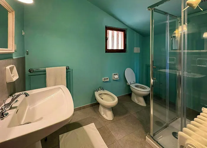 With Pool Overlooking Maggiore Tatil Evi *