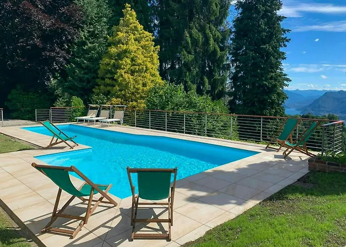 Tatil Evi With Pool Overlooking Maggiore